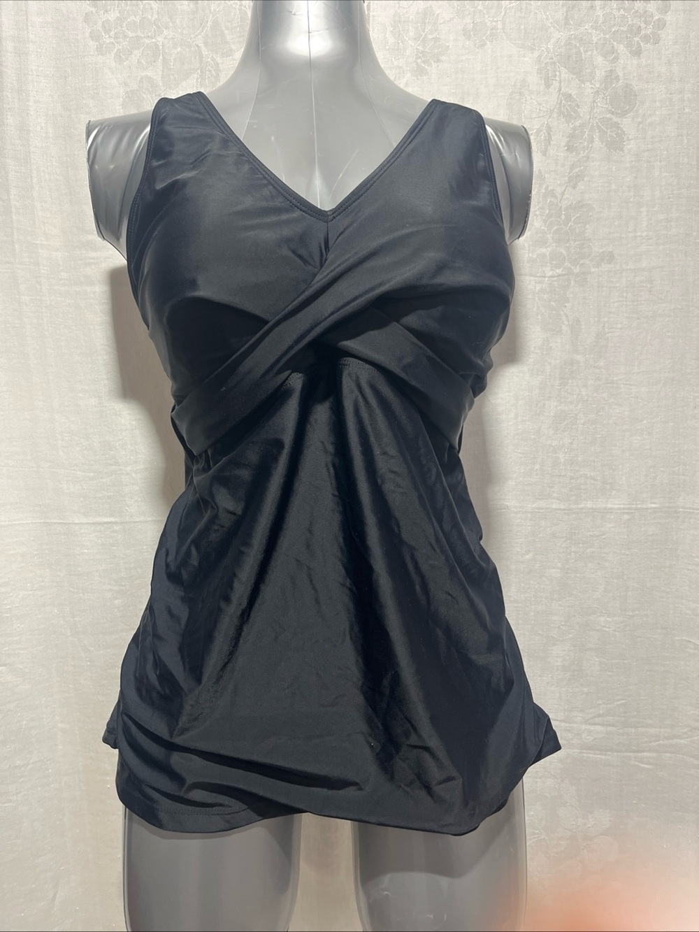 Black Women's V-Neck Twist-Front Swim Top with support XL. Pool beach 1083